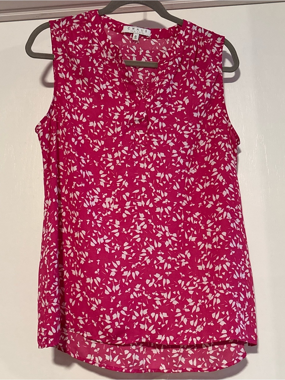 🌸Chaus Magenta and White Sleeveless V-Neck Printed Camisole